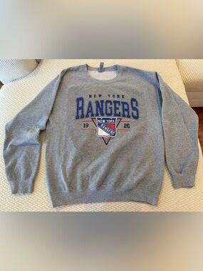 New York Ranger’s sweatshirt